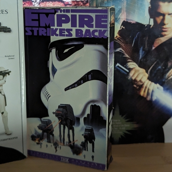 Star Wars bundle Books, Movie, and wall cling kit. - Picture 9 of 14